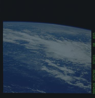 S31-80-035 - STS-031 - STS-31 earth observations