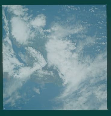 41C-31-973 - STS-41C - Earth observations taken from the shuttle Challenger during STS-41C