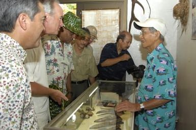 [Assignment: 48-DPA-SOI_K_Guam_6-6-7-07] Pacific Islands Tour: Visit of Secretary Dirk Kempthorne [and aides] to Guam, U.S. Territory [48-DPA-SOI_K_Guam_6-6-7-07__DI11248.JPG]