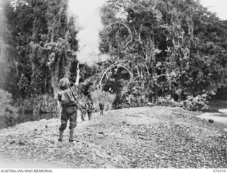 MALALAMAI, YAGOMAI, NEW GUINEA, 1944-02-10. MEMBERS OF "D" COMPANY 30TH INFANTRY BATTALION, SIGNALLING BY VEREY LIGHT AS THEY LINK WITH ADVANCING AMERICAN TROOPS