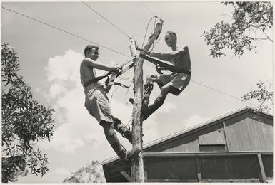 New Zealand signalmen in training, New Caledonia, during World War II