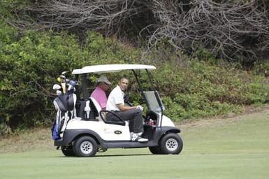 Barack Obama plays golf with Prime Minister Najib Razak, Joe Paulsen, and Mike Brush in Kaneohe Bay, Hawaii, December 24, 2014