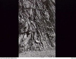 BULLDOG ROAD, NEW GUINEA. 1943-07-18. CLIFF FACE CUT AWAY BY 2/1ST AUSTRALIAN FIELD COMPANY, ROYAL AUSTRALIAN ENGINEERS TO MAKE ROAD AT FOX GAP