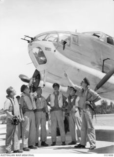 TADJI NEAR AITAPE, NORTH EAST NEW GUINEA. C. 1944-10. ALLIED PILOTS LISTENING TO THE COMMANDING OFFICER OF NO. 8 (BEAUFORT) SQUADRON RAAF, 400 SQUADRON LEADER C. S. HAMBLIN, BRIGHTON, VIC, AS HE ..