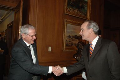 [Assignment: 48-DPA-02-05-08_SOI_K_Mori] Secretary Dirk Kempthorne [meeting at Main Interior] with delegation from the Federated States of Micronesia, led by Micronesia President Emanuel Mori [48-DPA-02-05-08_SOI_K_Mori_DOI_9629.JPG]