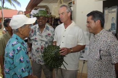 [Assignment: 48-DPA-SOI_K_Guam_6-6-7-07] Pacific Islands Tour: Visit of Secretary Dirk Kempthorne [and aides] to Guam, U.S. Territory [48-DPA-SOI_K_Guam_6-6-7-07__DI11242.JPG]
