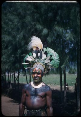 Typical of daily visitors to station taken outside doctor's house. In everyday dress : Wahgi Valley, Papua New Guinea, 1954 / Terence and Margaret Spencer