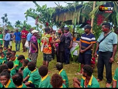 GOVERNOR SUPPORTS SCHOOL