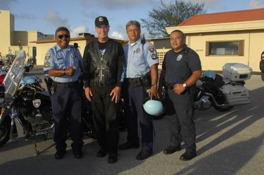 [Assignment: 48-DPA-SOI_K_Guam_6-6-7-07] Pacific Islands Tour: Visit of Secretary Dirk Kempthorne [and aides] to Guam, U.S. Territory [48-DPA-SOI_K_Guam_6-6-7-07__DI12417.JPG]