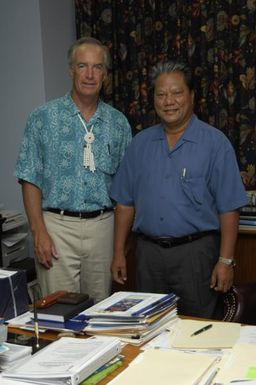 [Assignment: 48-DPA-SOI_K_Majuro_6-11-12-07] Pacific Islands Tour: Visit of Secretary Dirk Kempthorne [and aides] to Majuro Atoll, of the Republic of Marshall Islands [48-DPA-SOI_K_Majuro_6-11-12-07__DI14721.JPG]