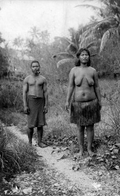 Unidentified man and woman on Banaba, Kiribati