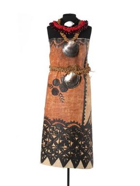 Female Tongan dance costume: Teunga tau'olunga