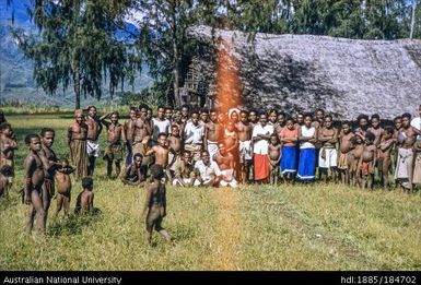 Goroka - Chimbu, Namuta Mission - before church