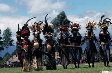 ["uppträdande, män, dans, gruppbild, fotografi, photograph"]
