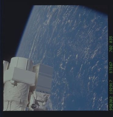 STS067-702-035 - STS-067 - Earth observations taken from shuttle orbiter Endeavour during STS-67 mission