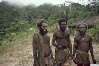 ["gruppbild, män, fotografi, photograph"]