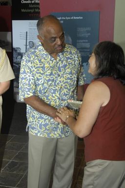 [Assignment: 48-DPA-SOI_K_Saipan_6-5-07] Pacific Islands Tour: Visit of Secretary Dirk Kempthorne [and aides] to Saipan Island, of the Commonwealth of the Northern Mariana Islands [48-DPA-SOI_K_Saipan_6-5-07__DI10749.JPG]