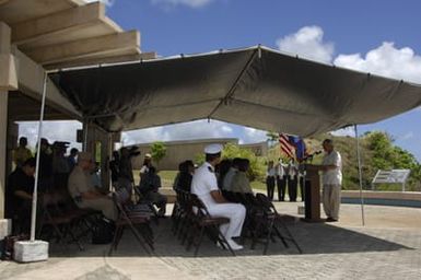 [Assignment: 48-DPA-SOI_K_Guam_6-6-7-07] Pacific Islands Tour: Visit of Secretary Dirk Kempthorne [and aides] to Guam, U.S. Territory [48-DPA-SOI_K_Guam_6-6-7-07__DI11402.JPG]