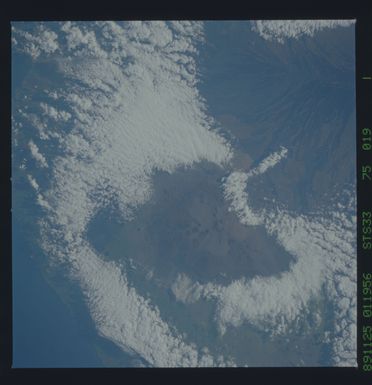 S33-75-019 - STS-033 - STS-33 earth observations