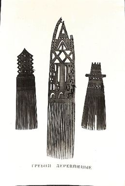 Photo of two wooden combs (1062 - 27, 33, 37)