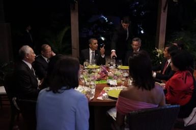 Barack Obama and Michelle Obama attend the Leaders Dinner at the APEC summit in Honolulu, Hawaii, November 12, 2011
