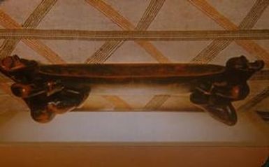 [Wooden bowl in Bernice Pauahi Bishop Museum, United States]
