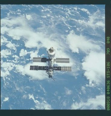 STS106-709-040 - STS-106 - Views of the ISS taken from Atlantis during STS-106