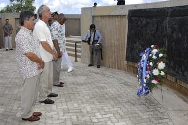 [Assignment: 48-DPA-SOI_K_Guam_6-6-7-07] Pacific Islands Tour: Visit of Secretary Dirk Kempthorne [and aides] to Guam, U.S. Territory [48-DPA-SOI_K_Guam_6-6-7-07__DI11442.JPG]