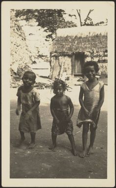 Fijian children performing a haka