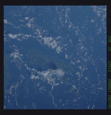 S27-32-032 - STS-027 - STS-27 earth observations