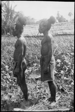 Two men in profile smoking pipes, Ramu River [?], New Guinea, 1935 / Sarah Chinnery
