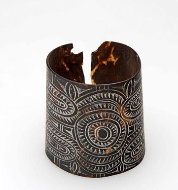 Cuff bracelet made of tortoiseshell