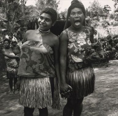 Two women, Iabula Valley