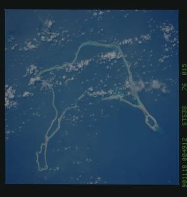 S38-76-015 - STS-038 - STS-38 earth observations