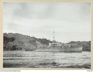 POTSDAM, NEW GUINEA. 1944-08-21. TROOPS OF THE 30TH INFANTRY BATTALION BOARDING THE RAN CORVETTE, HMAS "BARCOO" FOR THEIR TRANSFER FROM HANSA BAY TO ALEXISHAFEN