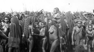 Sing sing, Mogei, Mount Hagen, 31 December 1934 [G. Heydon]