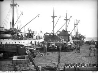 MILNE BAY, PAPUA. 1942-09. UNLOADING SUPPLY SHIPS AT MILNE BAY