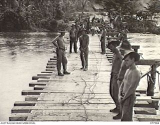 WUNUNG PLANTATION, NEW BRITAIN. 1944-12-30. TROOPS OF THE 13TH FIELD COMPANY, BUILDING A BRIDGE ACROSS THE WUNUNG RIVER. LEFT TO RIGHT: SAPPER MCGELLIN (1); SAPPER KING (2); SAPPER BOOKER (3); ..