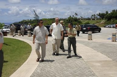 [Assignment: 48-DPA-SOI_K_Guam_6-6-7-07] Pacific Islands Tour: Visit of Secretary Dirk Kempthorne [and aides] to Guam, U.S. Territory [48-DPA-SOI_K_Guam_6-6-7-07__DI11369.JPG]