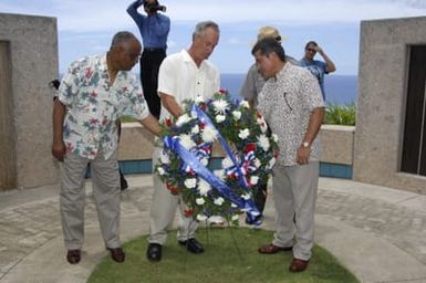 [Assignment: 48-DPA-SOI_K_Guam_6-6-7-07] Pacific Islands Tour: Visit of Secretary Dirk Kempthorne [and aides] to Guam, U.S. Territory [48-DPA-SOI_K_Guam_6-6-7-07__DI11421.JPG]