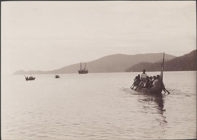 Three canoes near the Southern Cross at anchor off Mara-na-tabu, Solomon Islands, 1906 / J.W. Beattie