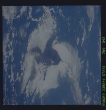 STS091-709-043 - STS-091 - Earth observations taken from orbiter Discovery during STS-91 mission