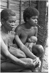 The kwai'okoa'i birth helper and baby sit with Lamana of nearby Maaburu