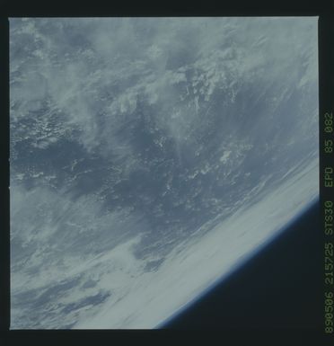 S30-85-082 - STS-030 - STS-30 earth observations