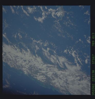 STS067-709-013 - STS-067 - Earth observations taken from shuttle orbiter Endeavour during STS-67 mission