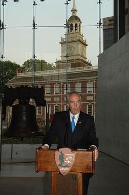 [Assignment: 48-DPA-07-13-08_SOI_K_Philly_Rec] Reception at Independence National Historical Park for attendees at the National Governors Association Centennial Meeting in Philadelphia, Pennsylvania. Secretary Dirk Kempthorne [and Independence National Historical Park Deputy Superintendent Darla Sidles delivered official remarks; and the Secretary conversed with fellow NGA attendees, among them Pennsylvanina Governor Edward Rendell, Vermont Governor James Douglas, Wyoming Governor Dave Freudenthal, Guam Governor Felix Camacho, former Tennessee Governor Don Sundquist, and former Michigan Governor John Engler.] [48-DPA-07-13-08_SOI_K_Philly_Rec_IOD_9317.JPG]