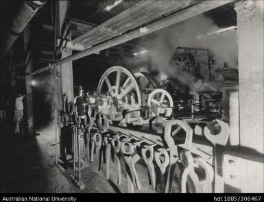 Crushing roller engine