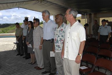 [Assignment: 48-DPA-SOI_K_Guam_6-6-7-07] Pacific Islands Tour: Visit of Secretary Dirk Kempthorne [and aides] to Guam, U.S. Territory [48-DPA-SOI_K_Guam_6-6-7-07__DI11374.JPG]