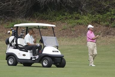 Barack Obama plays golf with Prime Minister Najib Razak, Joe Paulsen, and Mike Brush in Kaneohe Bay, Hawaii, December 24, 2014