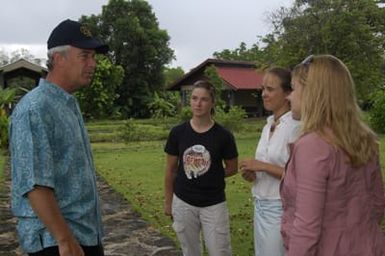 [Assignment: 48-DPA-SOI_K_Palau_6-7-9-07] Pacific Islands Tour: Visit of Secretary Dirk Kempthorne [and aides] to Palau Islands, Republic of Palau [48-DPA-SOI_K_Palau_6-7-9-07__DI13266.JPG]